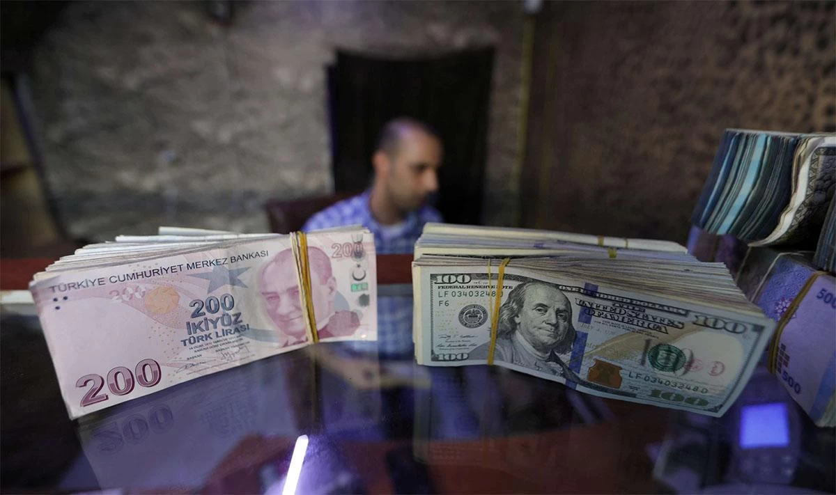 Τουρκία: Νέα πτώση της λίρας μετά την απόλυση του υποδιοικητή της κεντρικής τράπεζας
